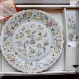 P09. Andrea by Sadel cake plate and matching server. 